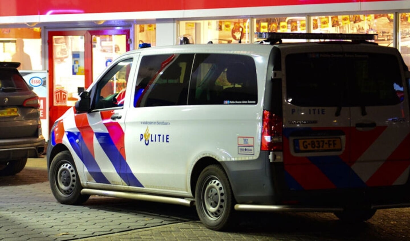 Dinsdagavond werd rond 20.00 uur een tankstation overvallen door twee jongens. (Foto: Walter van Bussel)