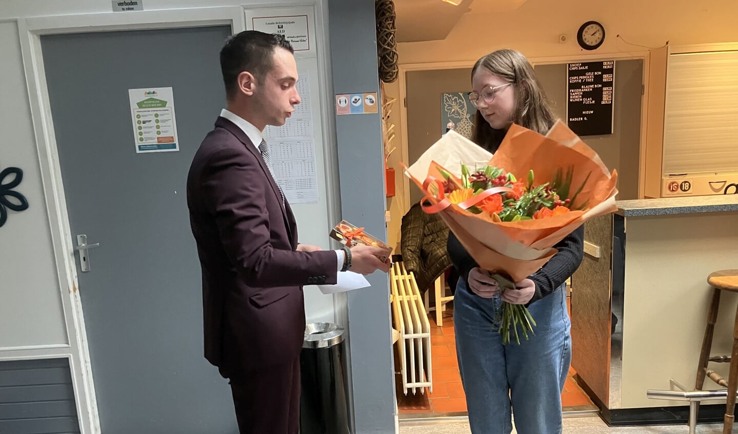 Naomi Herzé en wethouder Rens Pijnenburg.