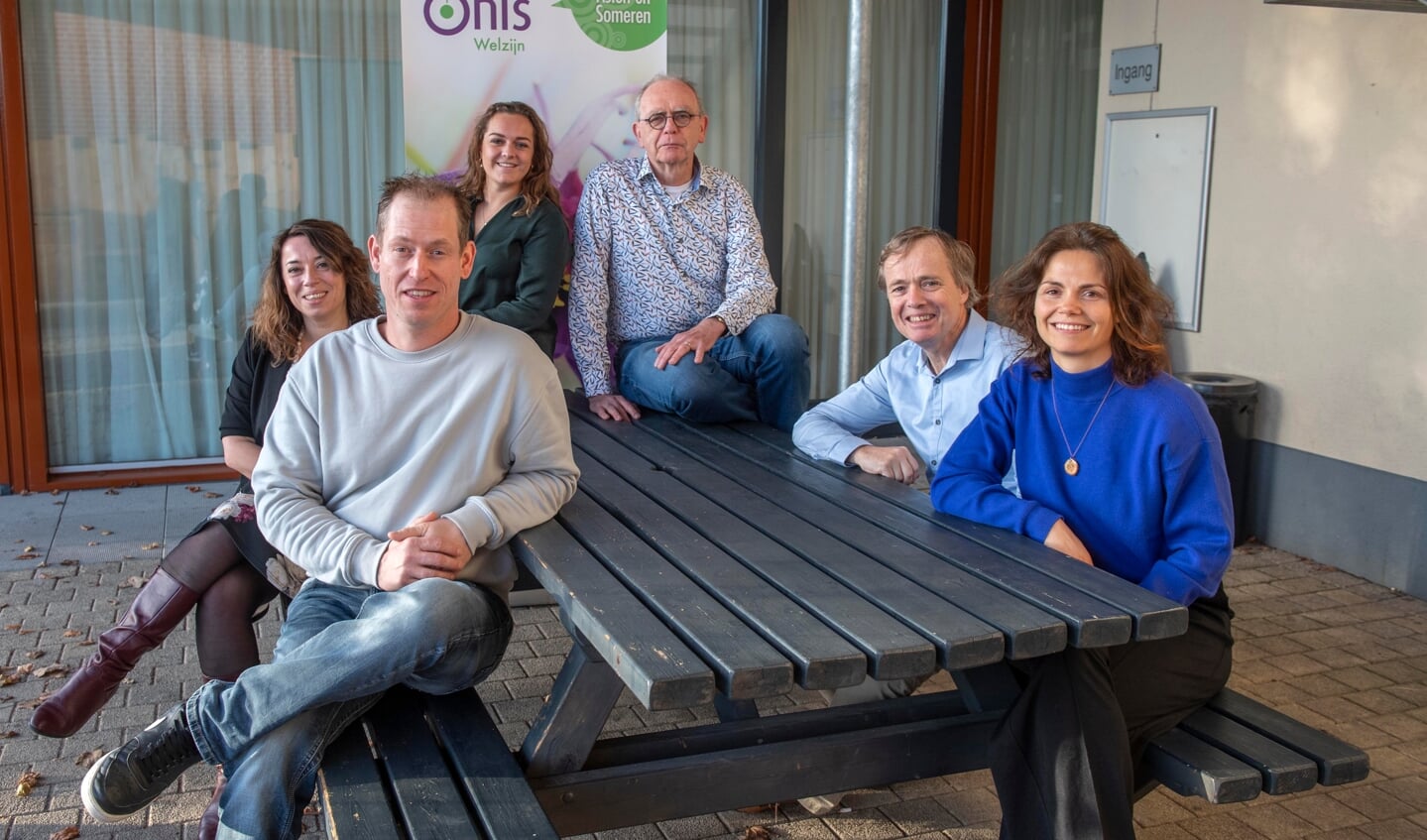 Het Onis-team vlnr: Christel de la Combé, Antoin Bakermans, Demi Wullems, Henny van den Boomen, Hein Wulf en Eva de Jong. (Foto: Hein van Bakel)