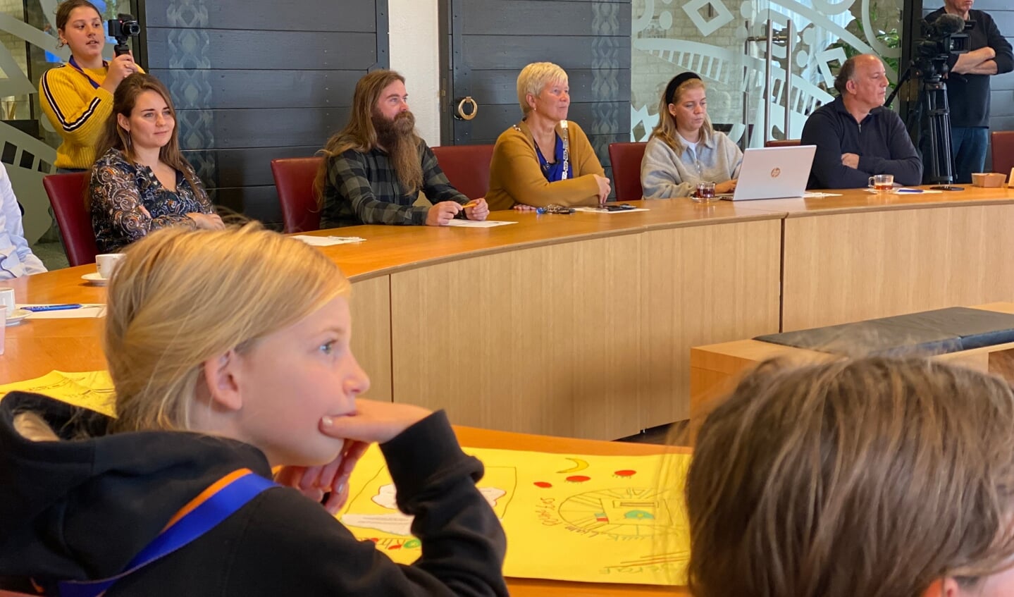 De Kinderraad presenteerde maandag haar plannen in de raadszaal van het gemeentehuis in Someren.