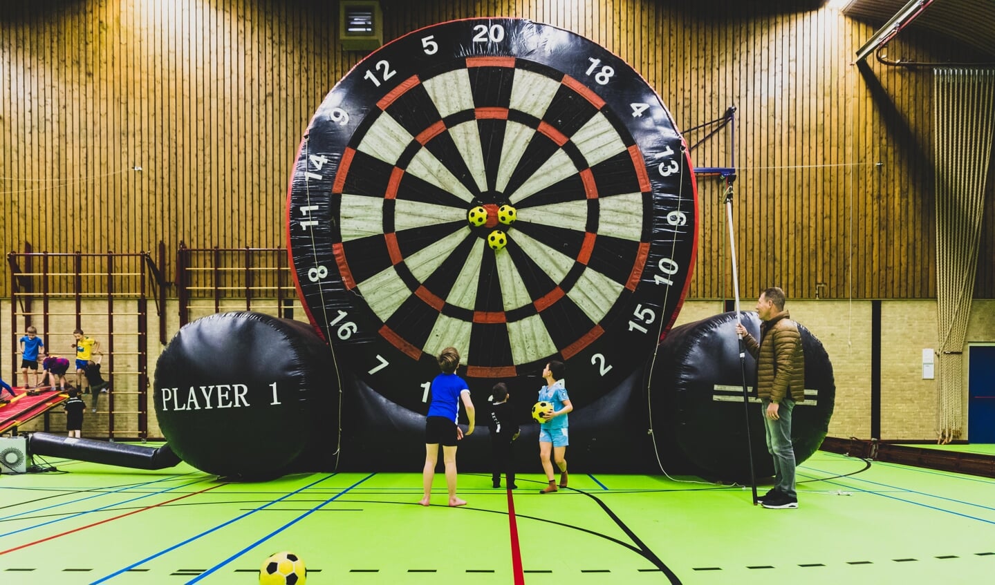 Volop uitdagend vermaak voor de kinderen. (Foto's: Micle de Greef)