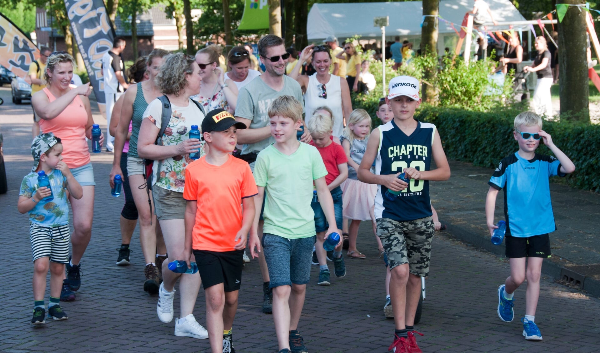 Een groep wandelaars tijdens een vorige editie van de Avond4daagse Asten. (Archieffoto: Frans Klaus)
