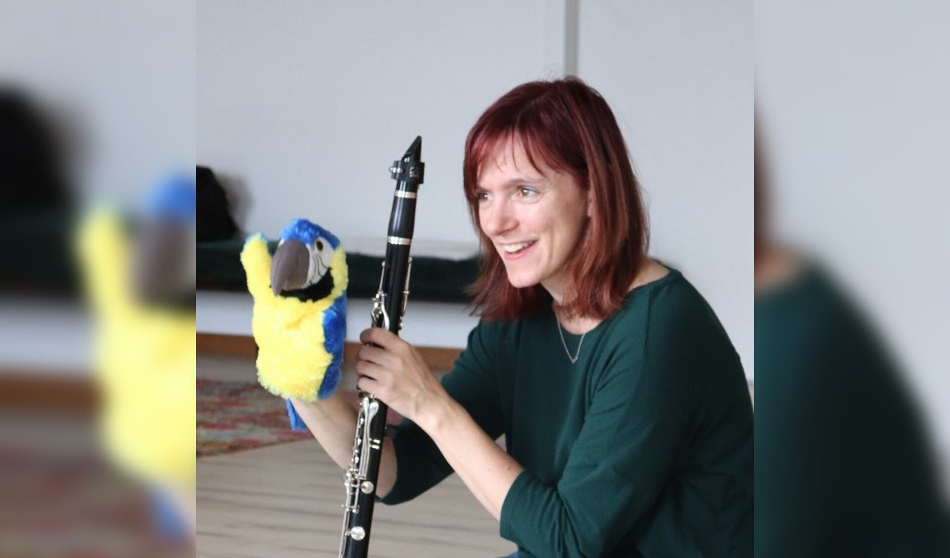 Elja Smeets is logopedist, audioloog én (amateur)muzikant. Met Muziek Fantastique laat zij kinderen spelen met muziek.  