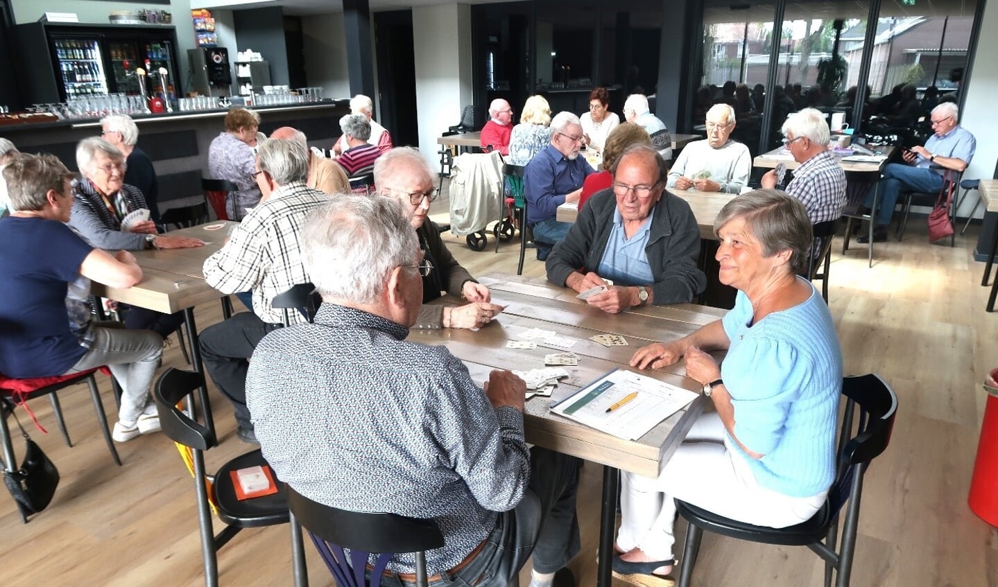 Senioren kunnen elke donderdag kaarten in 't Hazzo en op de laatste woensdag van de maand is er kienen.
