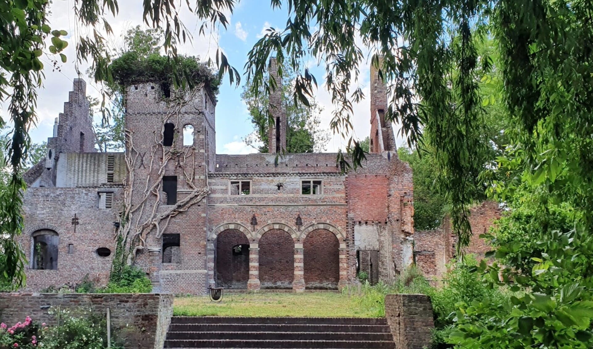 De ruïne van het voormalige Kasteel Asten in Heusden is komende zondag weer te bezichtigen. 
