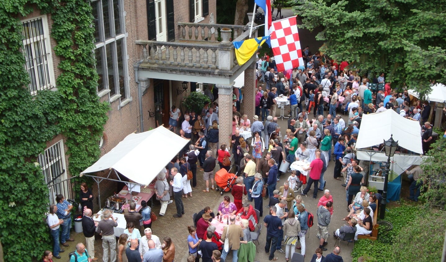 Verschillende Brabantse bieren proeven kan op Vaderdag tijdens het Bierfestival bij Kasteel Geldrop.