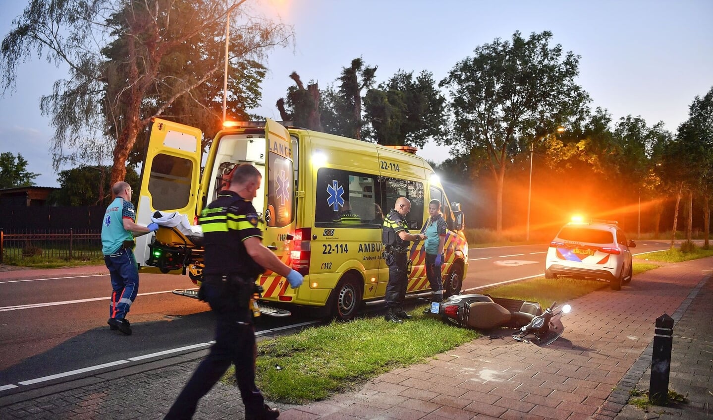 De bestuurder is naar het ziekenhuis gebracht (Foto: 112nieuwsonline/Rico Vogels)