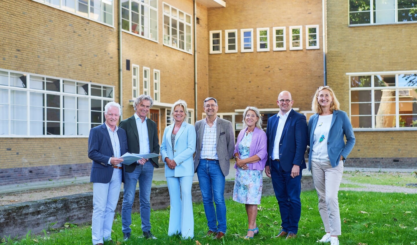 V.l.n.r. Gijs van Rozendaal; Geert de Wit; Annemie Martens; Nol van Beurden; Carin Zandbergen; Marcel van den Hoven en Harriëtte Koning