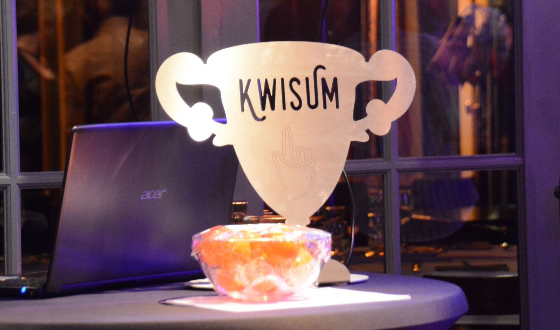 De Kwisum-trofee gaat de ijskast in. Of de quiz in een andere hoedanigheid terugkeert is nog niet bekend. (Foto: Nannie van Hoof)