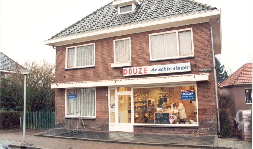 In het pand aan de Blokvenlaan waar nu slager Vos zit, zat tot 1997 slager Douze. 