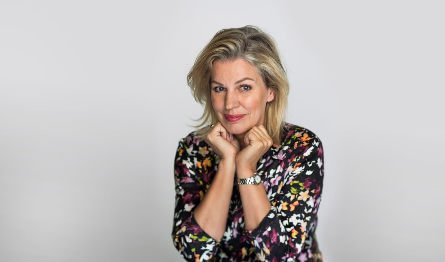 Annejet van der Zijl, een van de bekendste literaire non-fictieschrijvers van ons land, komt naar Geldrop. (Foto: Anja van Wijgerden)