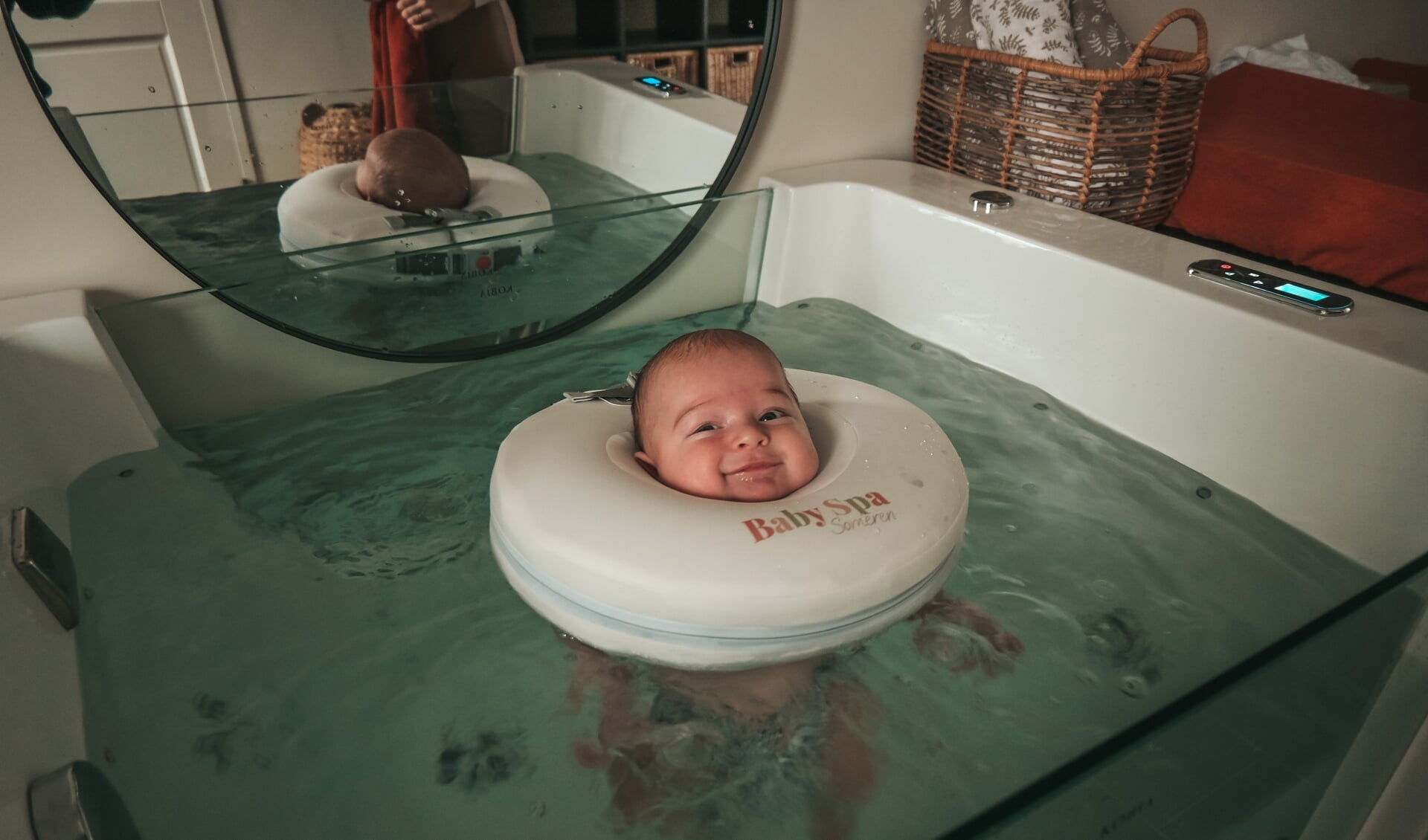 Een baby die aan floaten doet. Sinds afgelopen maandag kunnen de mensen in de gemeente Someren terecht bij een heuse baby spa. 