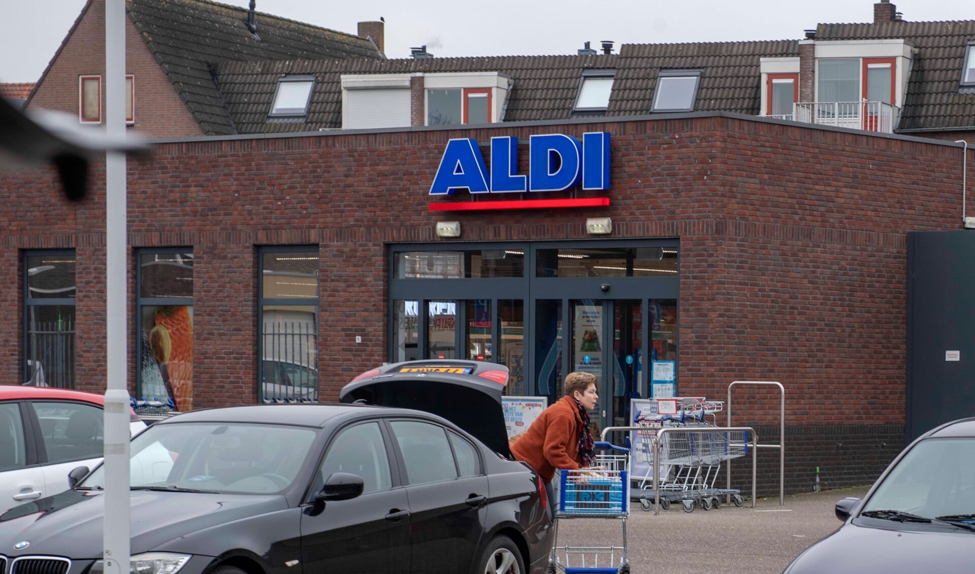 Supermarkt Aldi is momenteel nog gevestigd aan de Julianastraat in Asten.  (Foto: Hein van Bakel)