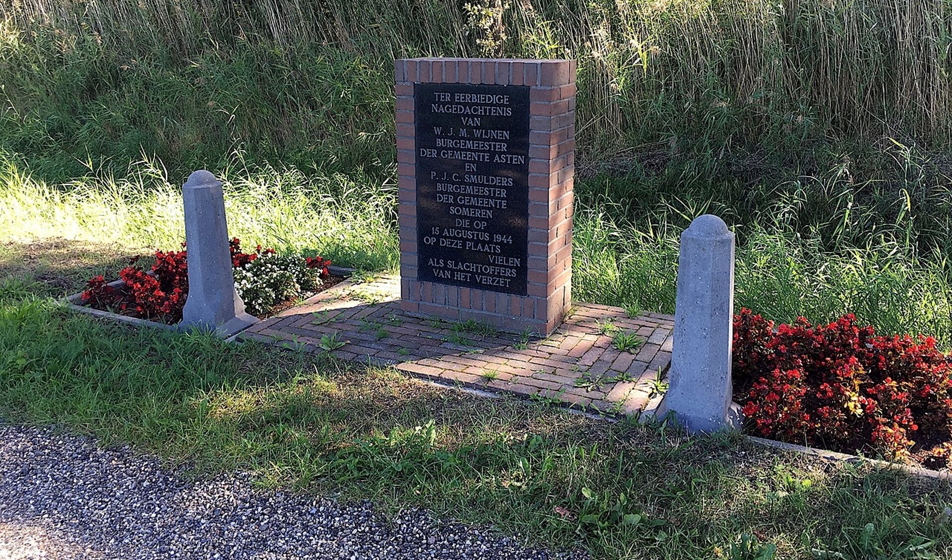 Het monument ter nagedachtenis aan de burgemeesters Wijnen en Smulders aan de Kanaaldijk nabij Someren-Eind.
