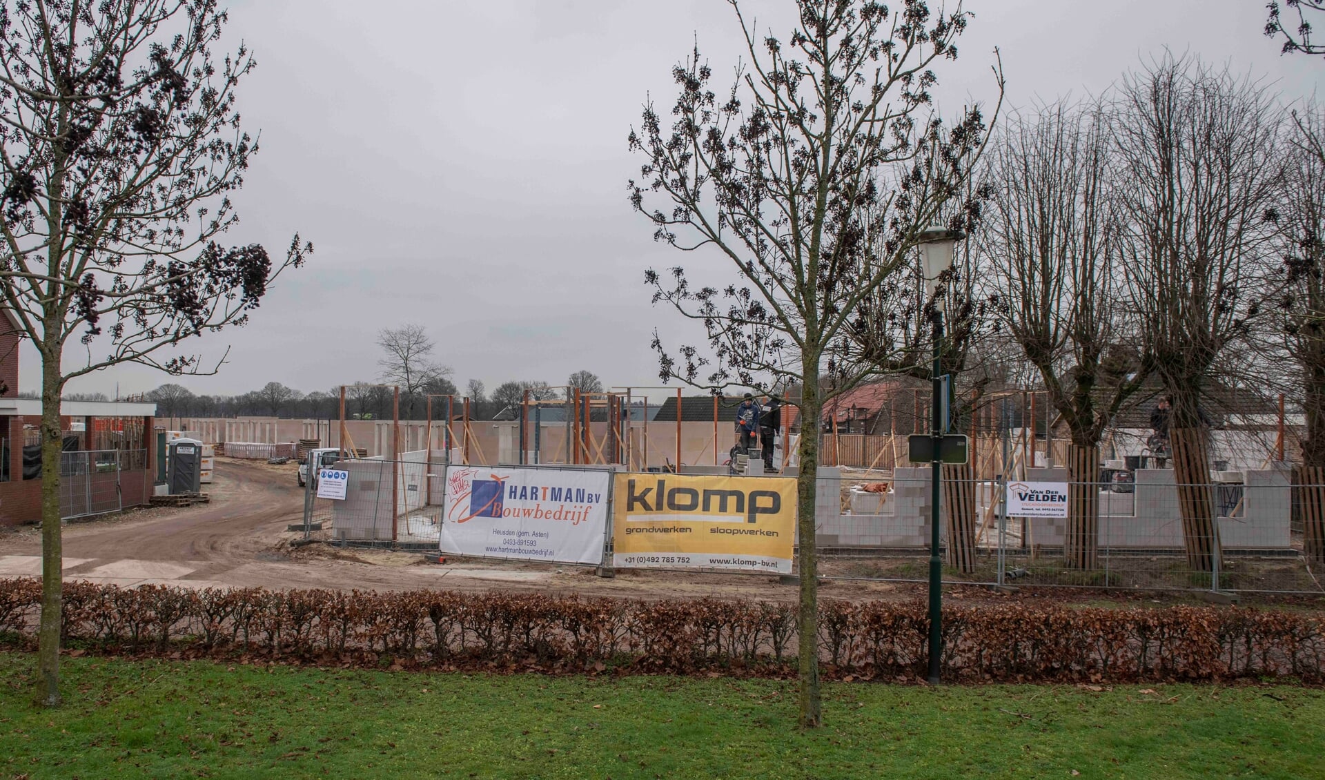 Binnen het 'plan Kaag' in Ommel verrijzen momenteel de eerste woningen. (Foto: Hein van Bakel)