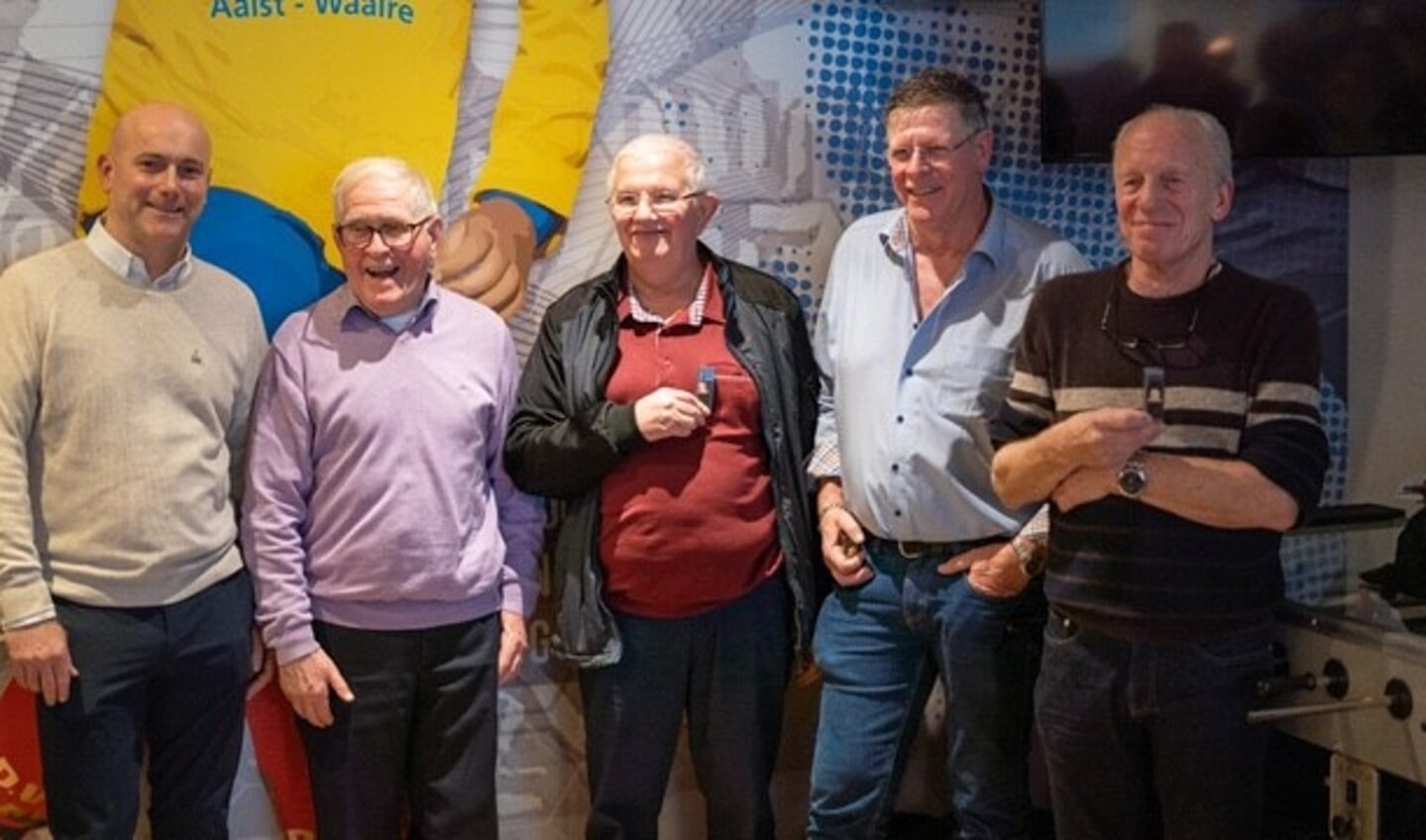 De jubilarissen op een rij. V.l.n.r. Dave Daamen, Theo van den Bergh, Henk Blankers, Toine van den Boomen en Armand Didden.