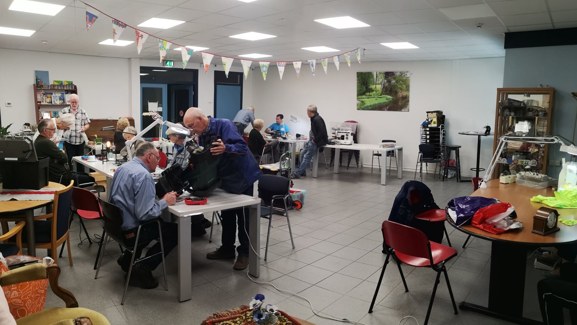 Het Repair Cafe in Ons Plekske in Dommelen is zaterdag weer geopend voor allerlei reparaties. 