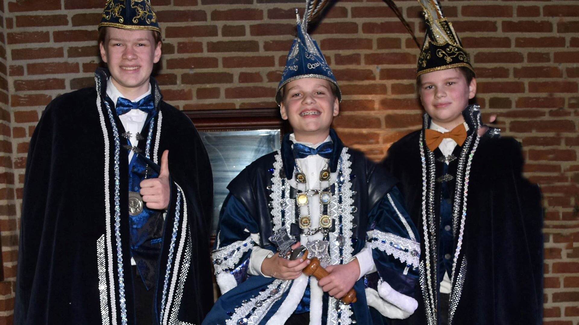 Jeugdprins Bas regeert over Brouwersgat samen met Adjudant Chris, Vorst Nick en de Jeugdraad en Dansgardes.