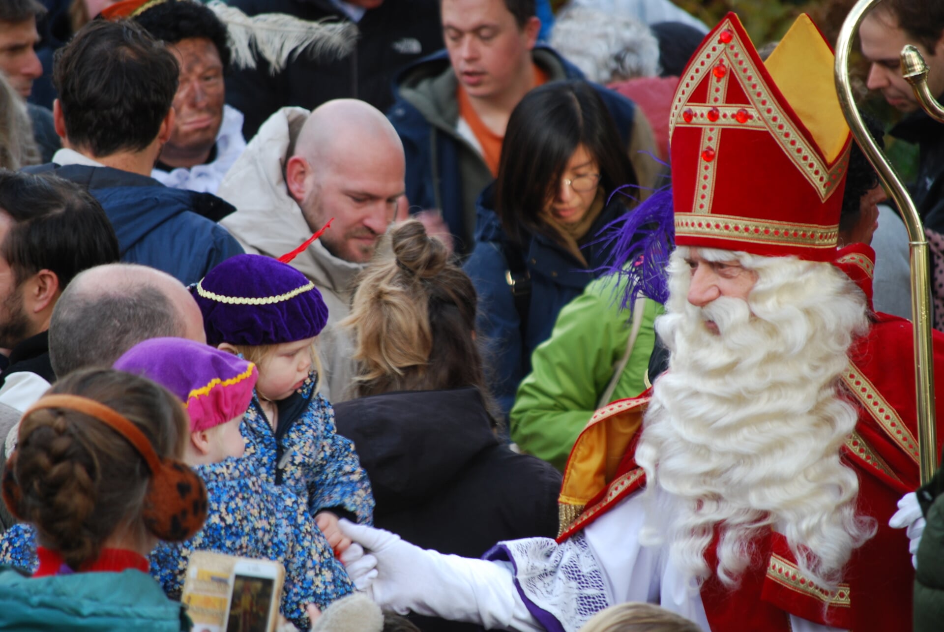 Sinterklaas is zondag in Geldrop aangekomen. (Foto's: Corinna Romanesco)