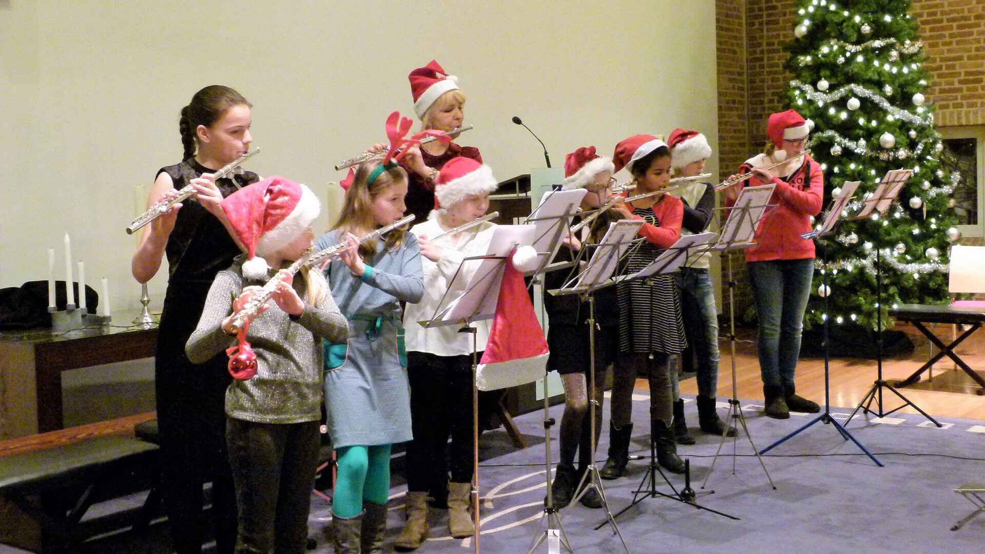 Leerlingen van Muziekonderwijs Waalre verzorgen twee kerstconcerten in de AD-kerk op zaterdag 16 december. 