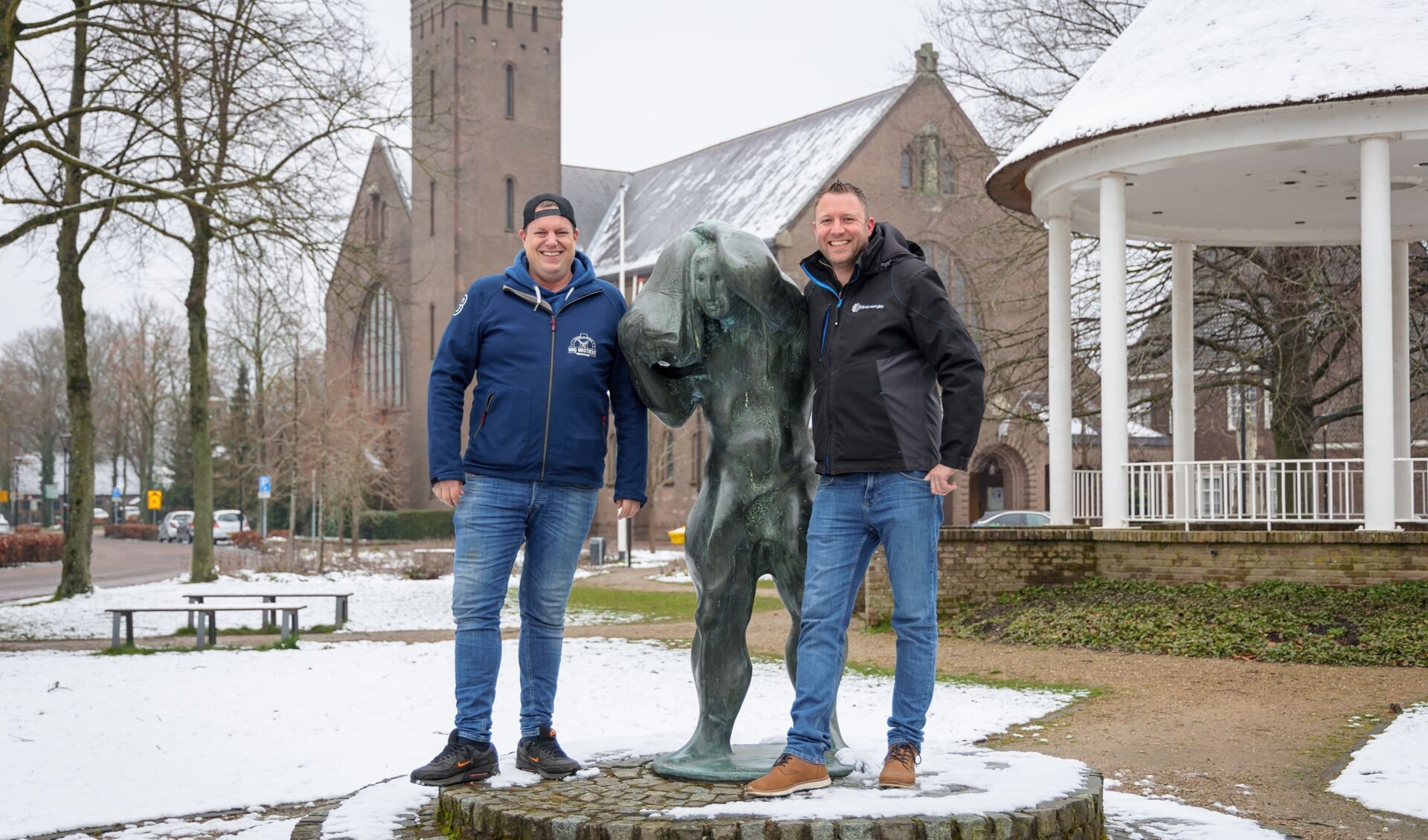 Voor Michael Keijers (l) en Jorn Schaffer kan het niet snel genoeg lente zijn. 