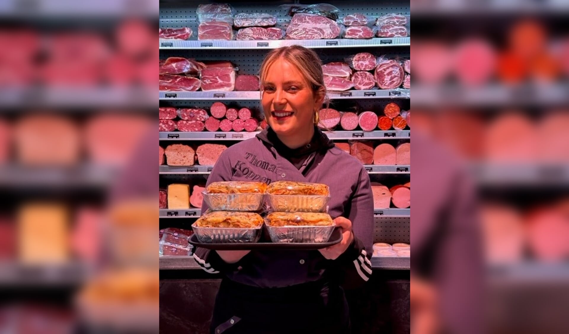 Sabien van Doorn in de winkel aan de Kerkstraat met haar bekroonde lasagne. 