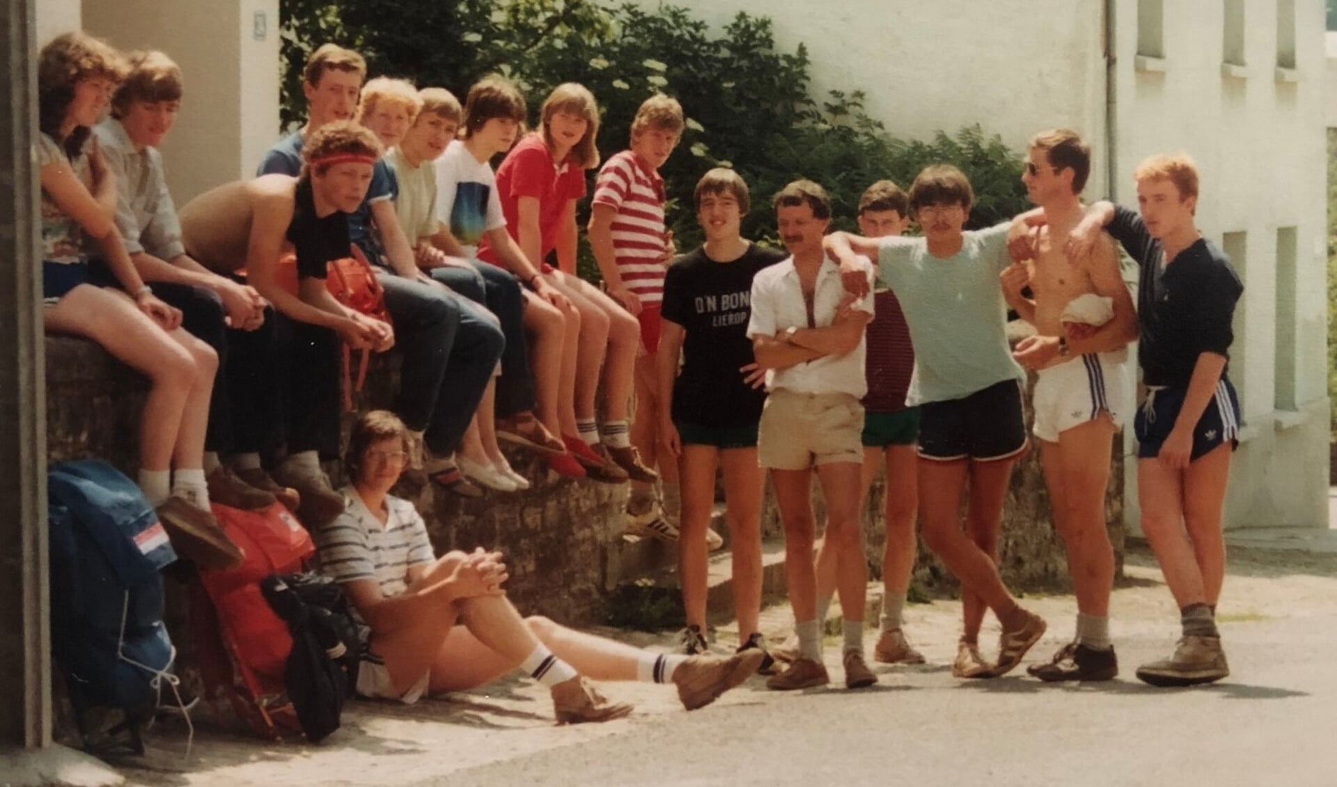 De klas uit 1983. Over enkele maanden is het 40 jaar geleden, dat zij eindexamen deden op het College Asten-Someren. 