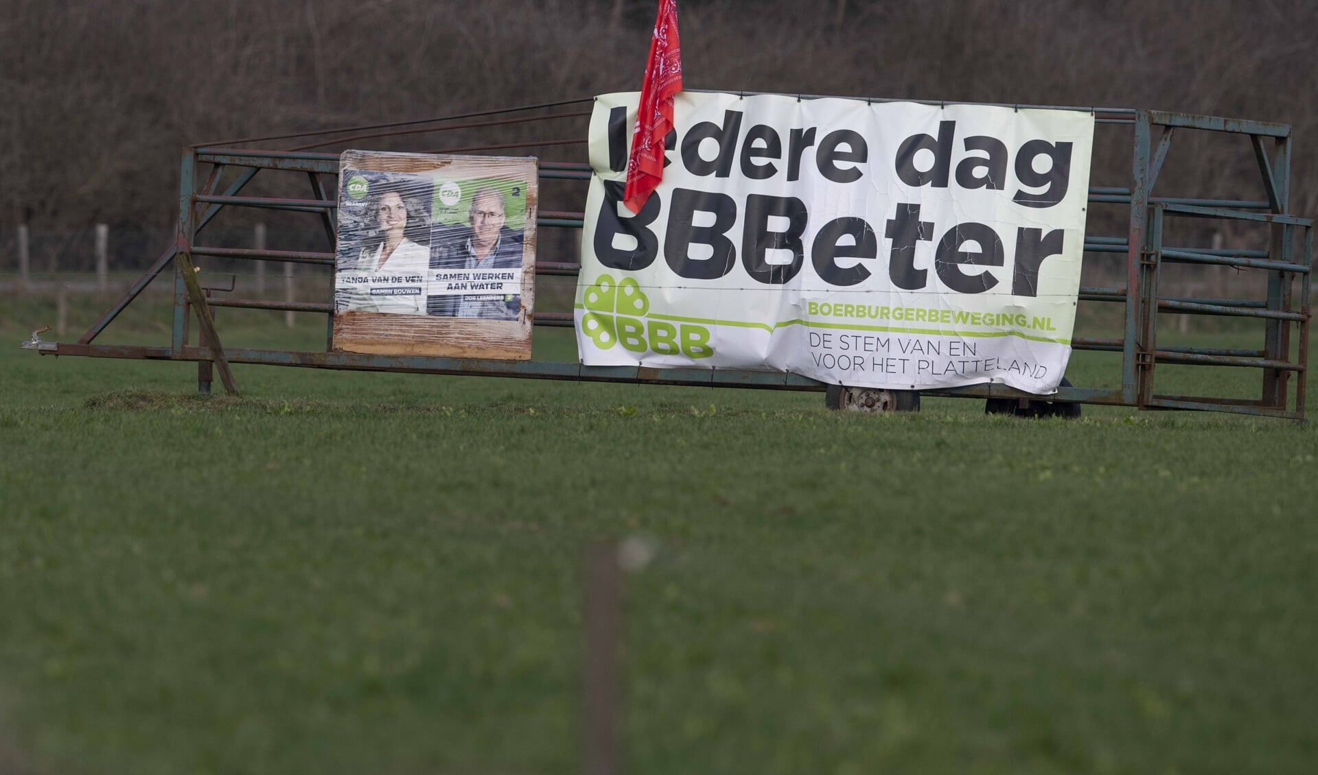 Een verkiezingsposter van de BoerBurgerBeweging in Asten. (Foto: Hein van Bakel)