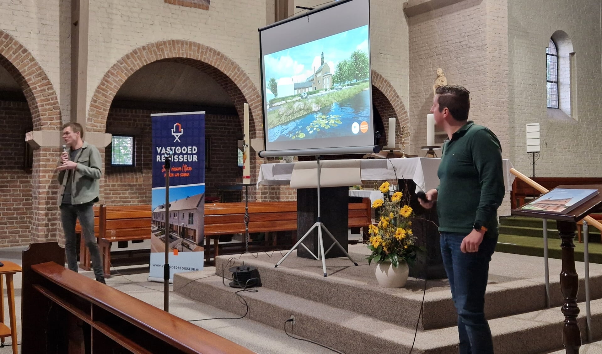 Ongeveer 70 belangstellenden kwamen af op de informatieavond over de plannen voor de Sint Willibrorduskerk in Helenaveen. 