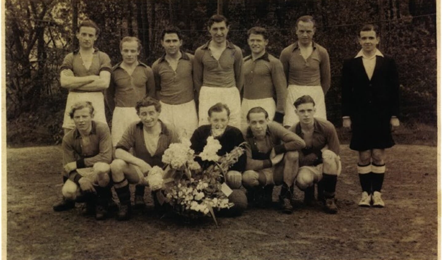 Het eerste kampioensteam van SJVV in 1951.