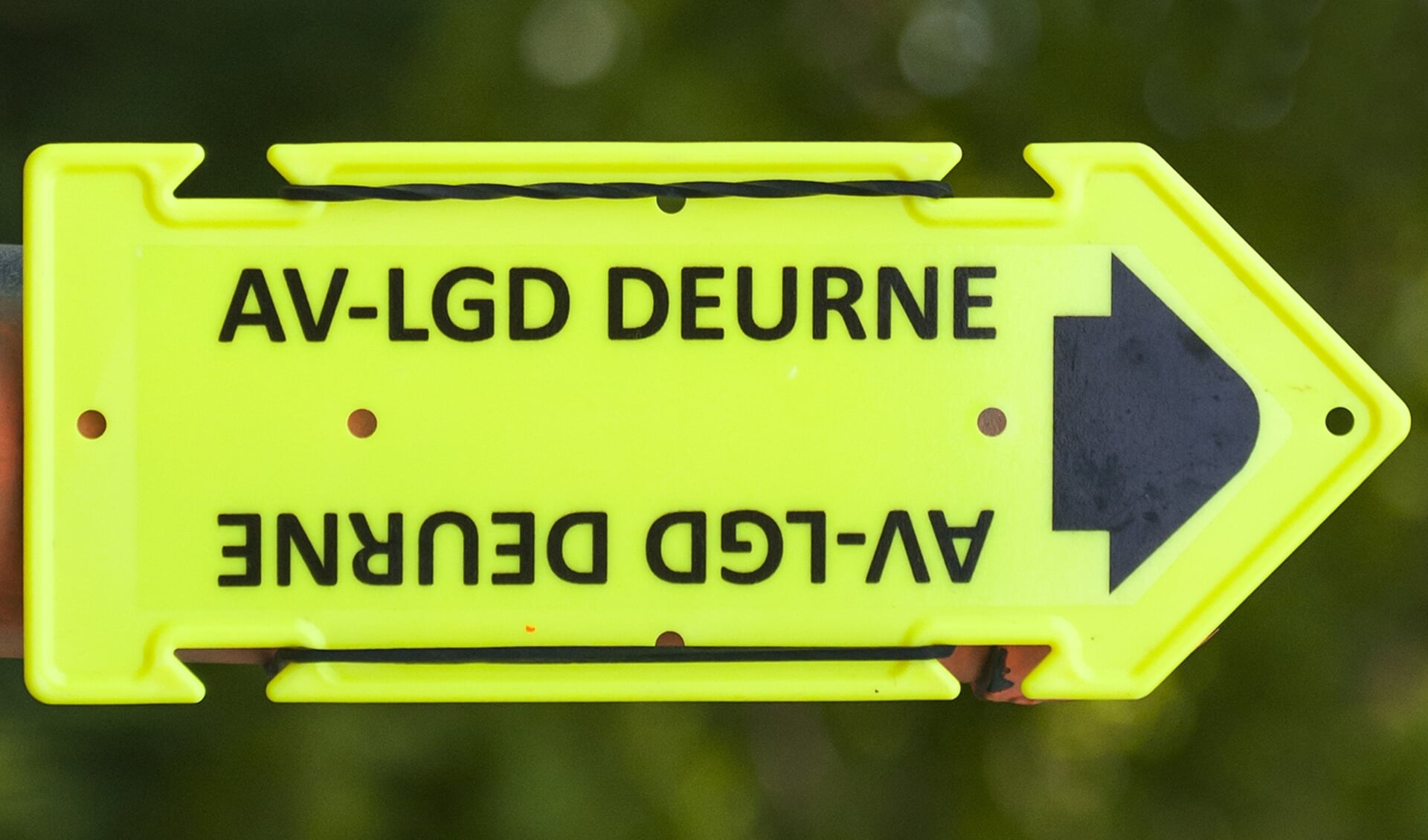 De route werd aangegeven door gele bordjes/pijlen met het opschrift “AV-LGD Deurne”.
