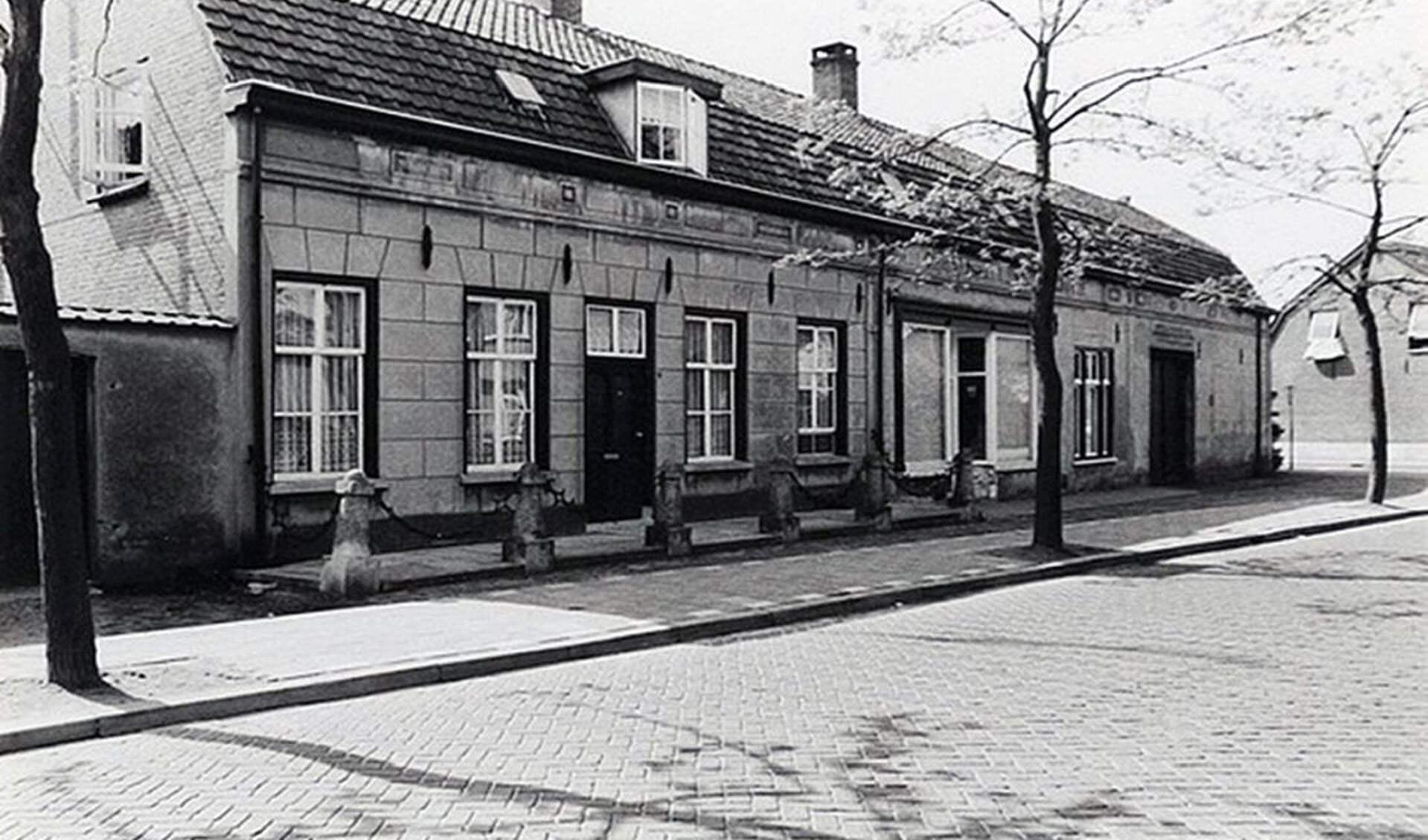 De karakteristieke pand van Bakker van Gastel aan de Molenstraat in Waalre. 