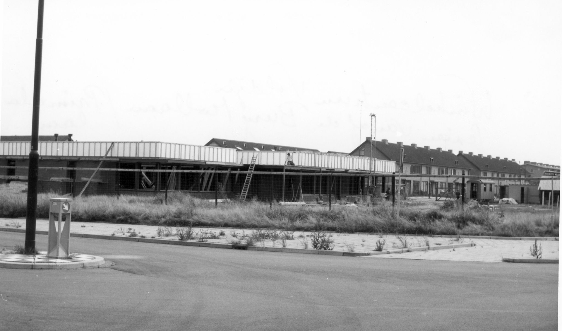 ‘Winkelcentrum De Voldijn in aanbouw, begin jaren '70.