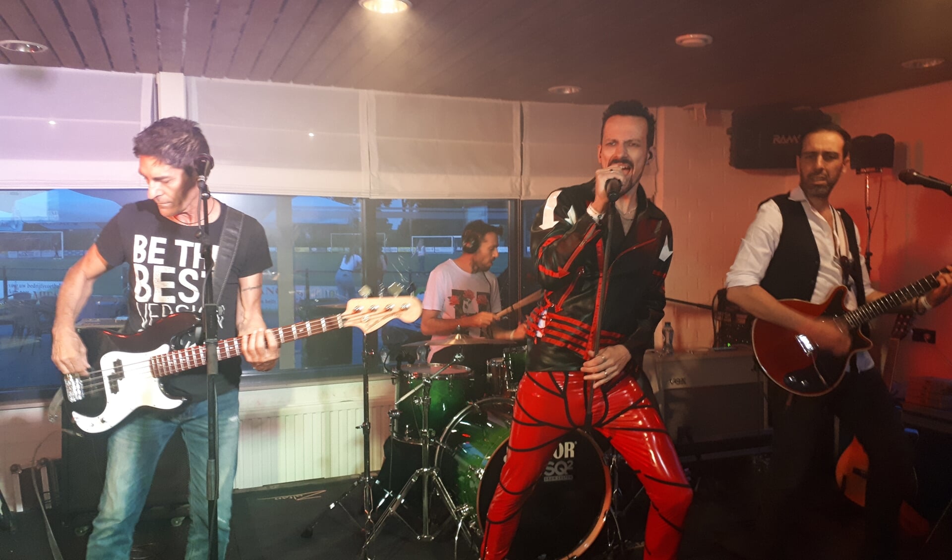 Verrassingsoptreden Queen Tribute Band The Vipers uit Italië bij Mifano. (Foto: Jos Lenssen)