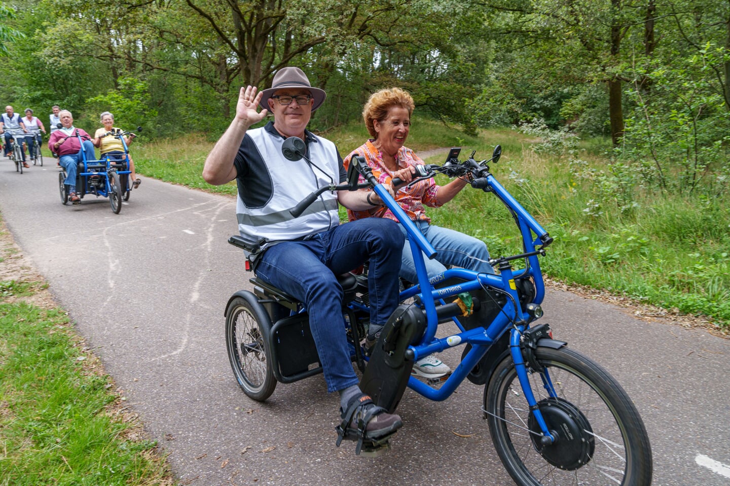 Burgemeester Oosterveer fietste ook mee tijdens de Waalre100 fietstocht 