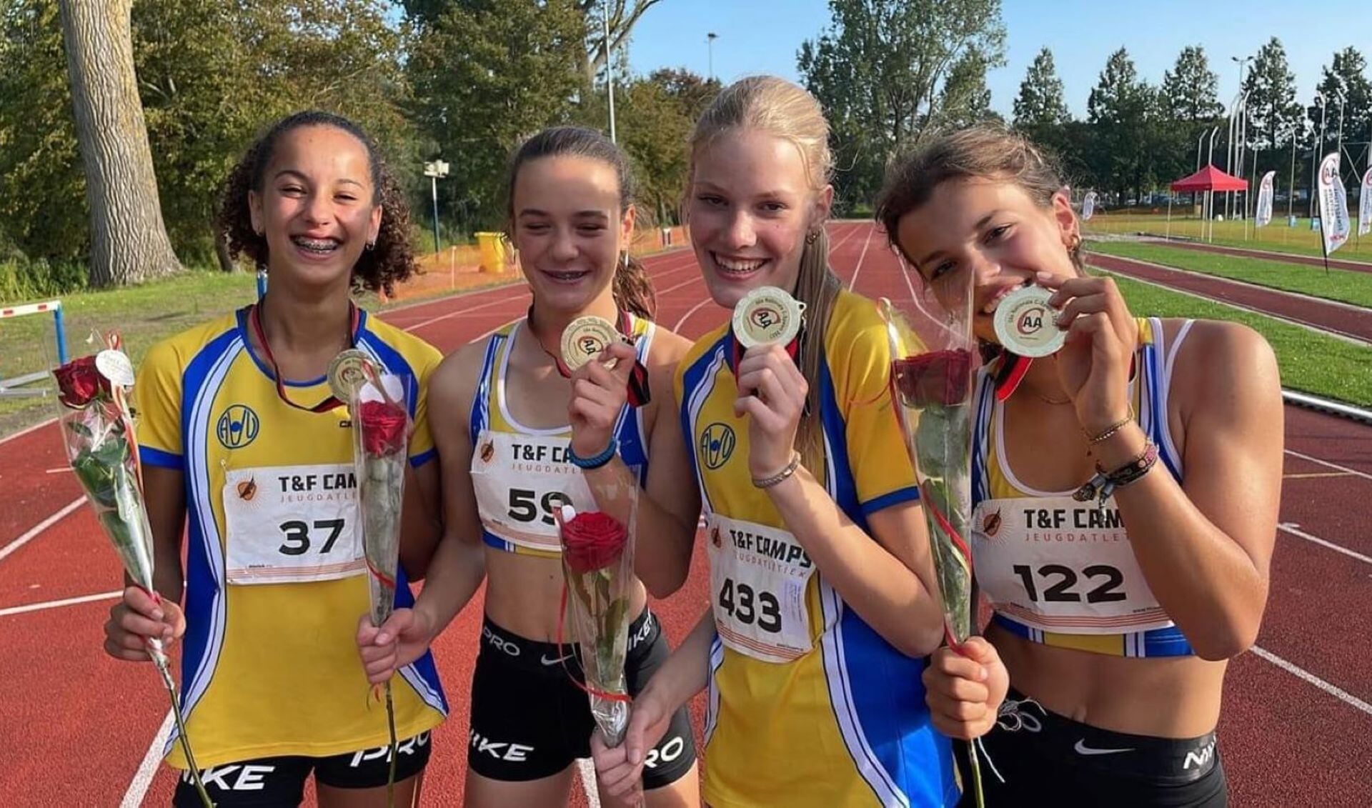 Vlnr: Noor Bengaou, Nienke v.d. Boomen, Sophia van Pomeren en Sanne van Dongen. (Foto: AVV).