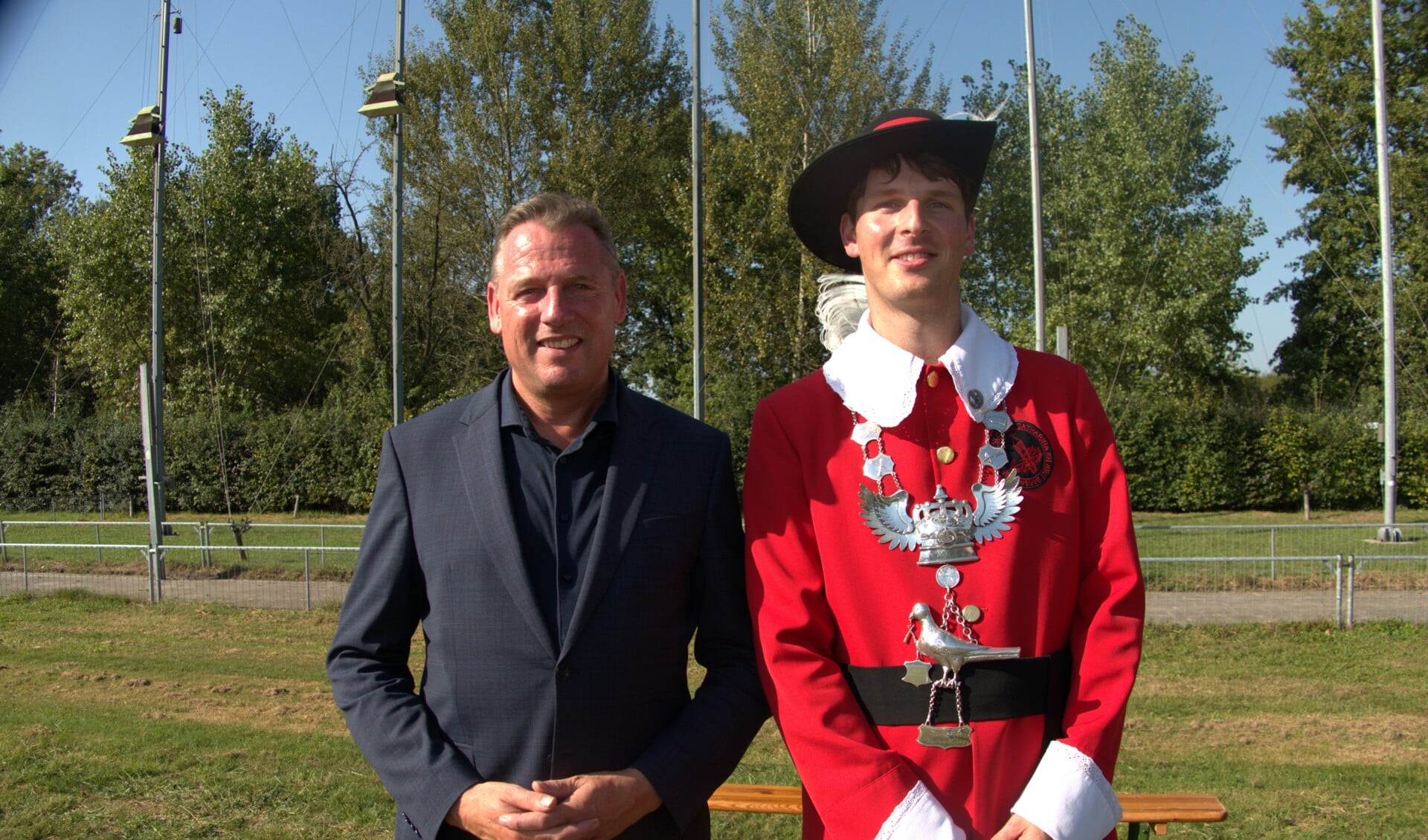 Gildekoning Willem Keeris met naast hem Jos van Bree, burgemeester van Geldrop-Mierlo. 