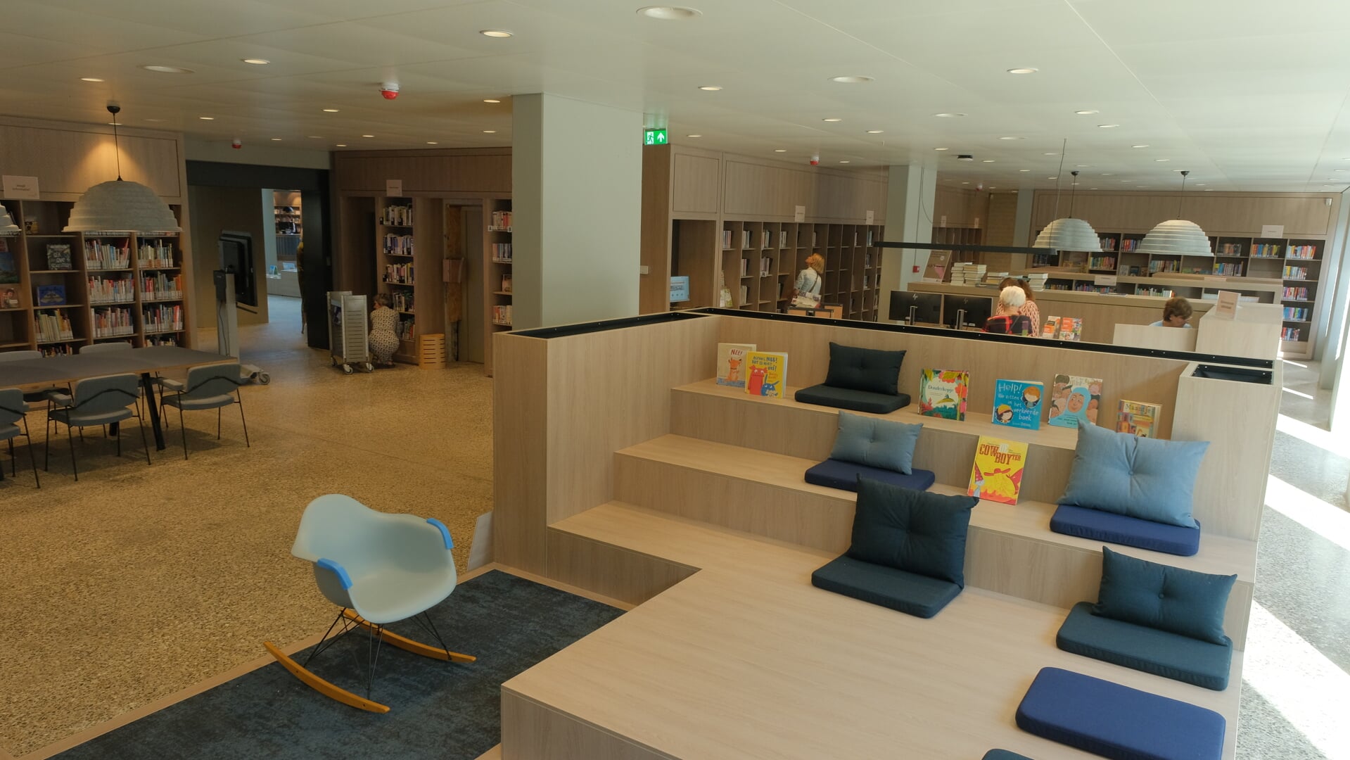 De bibliotheek in Deurne is te vinden in het Huis voor de samenleving.
