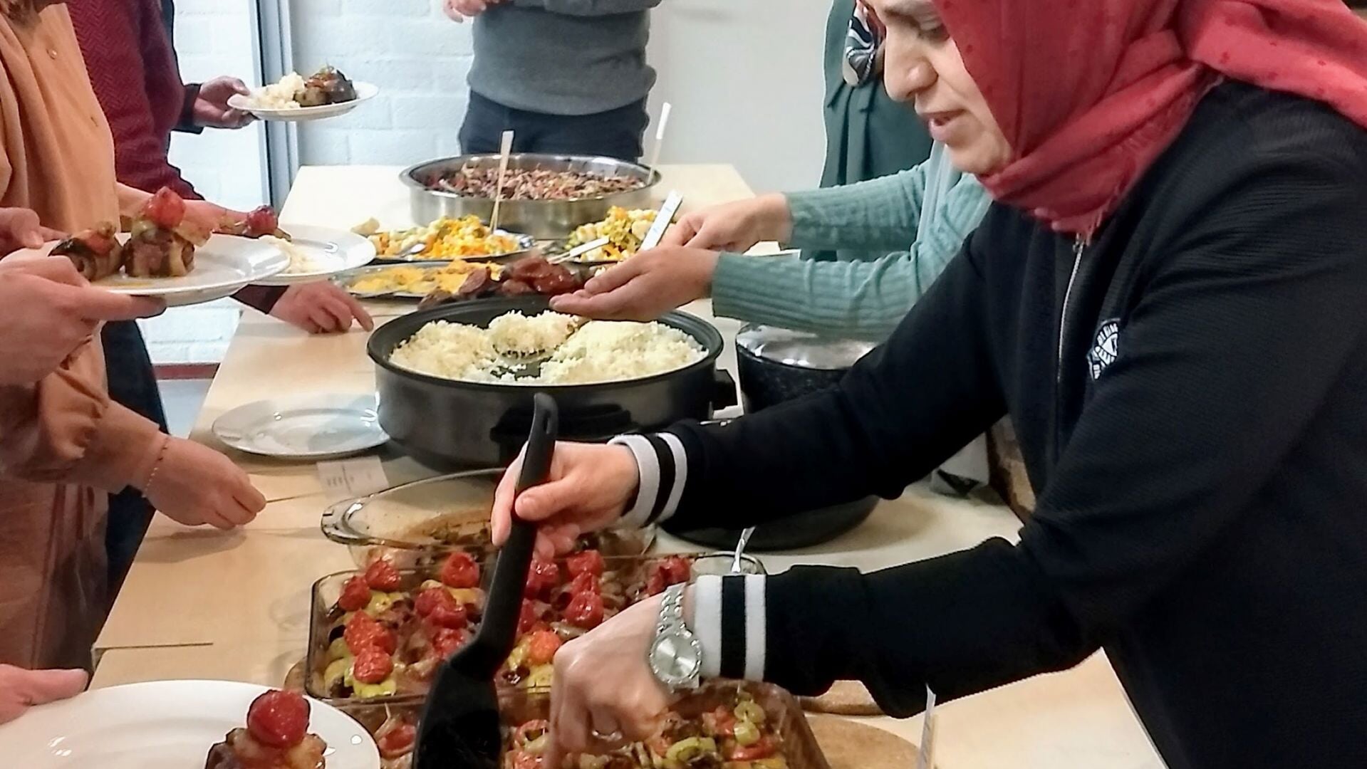 Alle vrijwilligers van Steunpunt Vluchtelingewerk Waalre waren uitgenodigd voor een Iftarviering op zaterdag 16 maart.