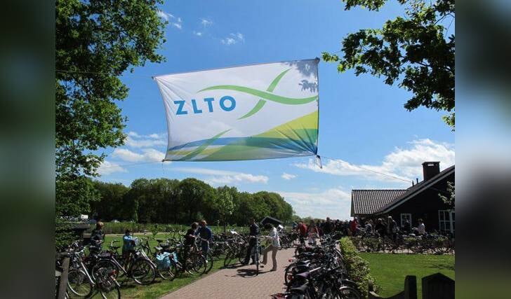 Verschillende boeren zetten hun bedrijfsdeuren open op Hemelvaartsdag zodat de fietsers een kijkje kunnen nemen achter de schermen.
