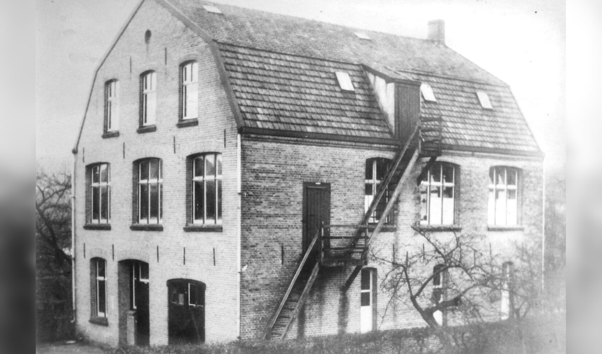 De Kinjetfabriek aan de Kerkweg (coll. H. van Mierlo).