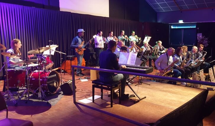 De South East Bigband uit Valkenswaard brengt muzikanten van alle leeftijden samen.