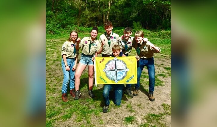Patrouille 'de 6 rampscouts' van scouting Sint Maarten neemt deel aan de Landelijkse Scoutingwedstrijden tijdens het Pinksterweekeinde.