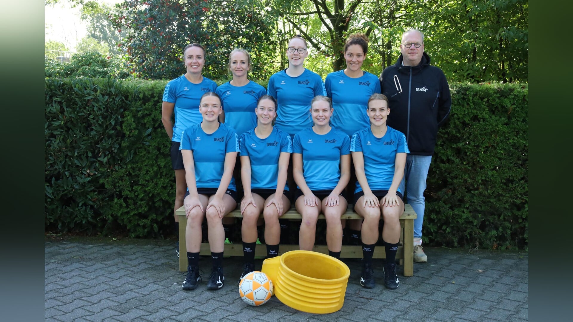 De korfbalsters van Dakos hebben zondag in hun tweede wedstrijd in de topklasse niet weten te winnen.