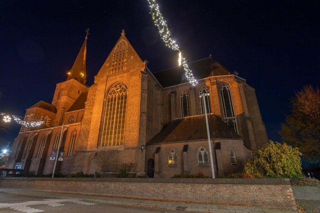 Onder andere de Sint Williborduskerk in Deurne zal oranje kleuren. (Foto: Hein van Bakel)