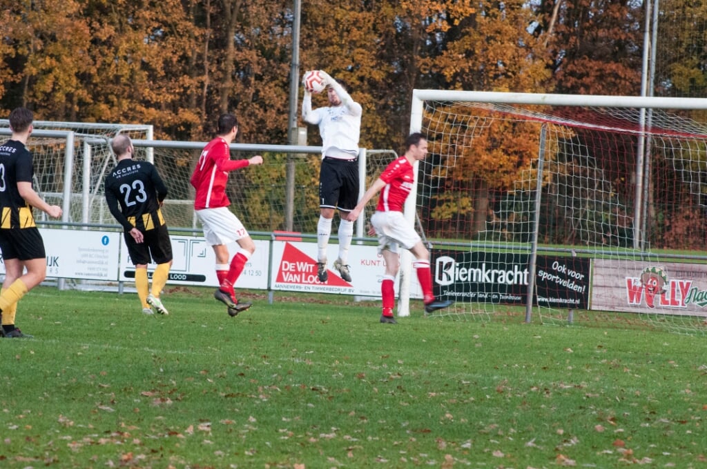 Keeper Dennis Verhoeven van De Valk speelde een foutloze wedstrijd. (Foto: Henry Jansen) 