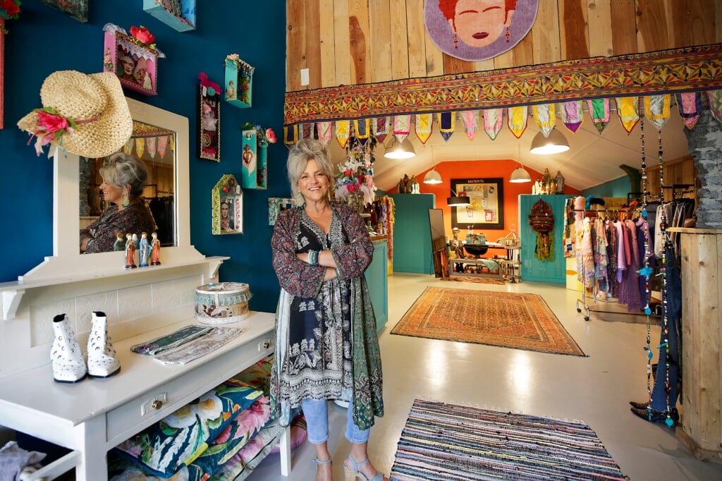Anita Weijers opent kledingzaak ‘Santanita’ in Bohemian-stijl. (Foto: Jurgen van Hoof)
