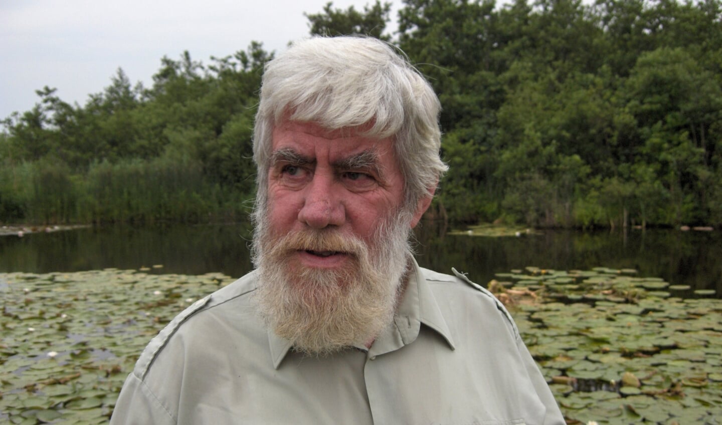 Piet Bakker was beroepsvisser. Hij en zijn vader waren de laatsten die als kooiker op de eendenkooi hebben gewerkt. [foto 2006 Henk van de Bunt]