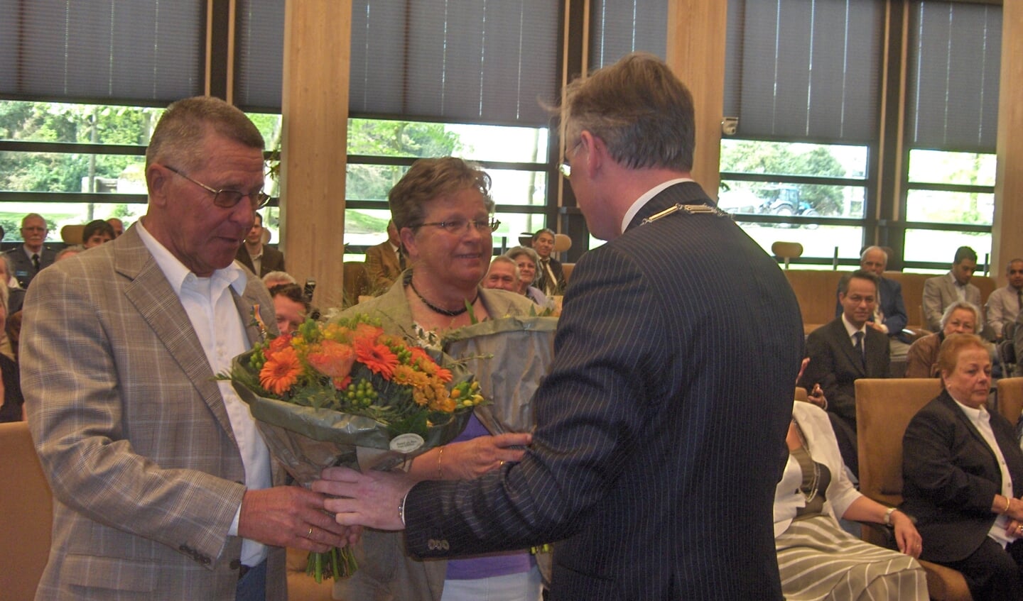 Henk en Hennie ontvingen tien jaar geleden een Koninklijke onderscheiding.
