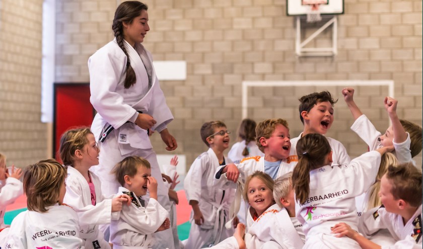 Schooljudo wordt op honderden scholen in Nederland enthousiast ontvangen.  